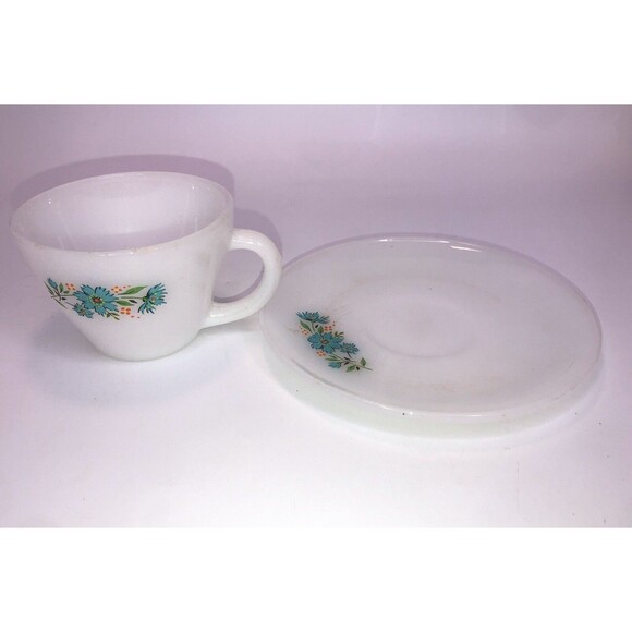 Vtg Fire King Bonnie Blue Carnation Cup Saucer Set 2 Coffee Tea MCM Milk Glass - Picture 4 of 7